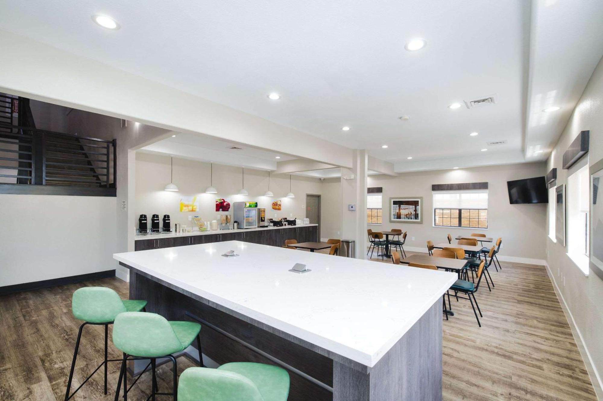 Quality Suites Houston Hobby Airport Экстерьер фото
