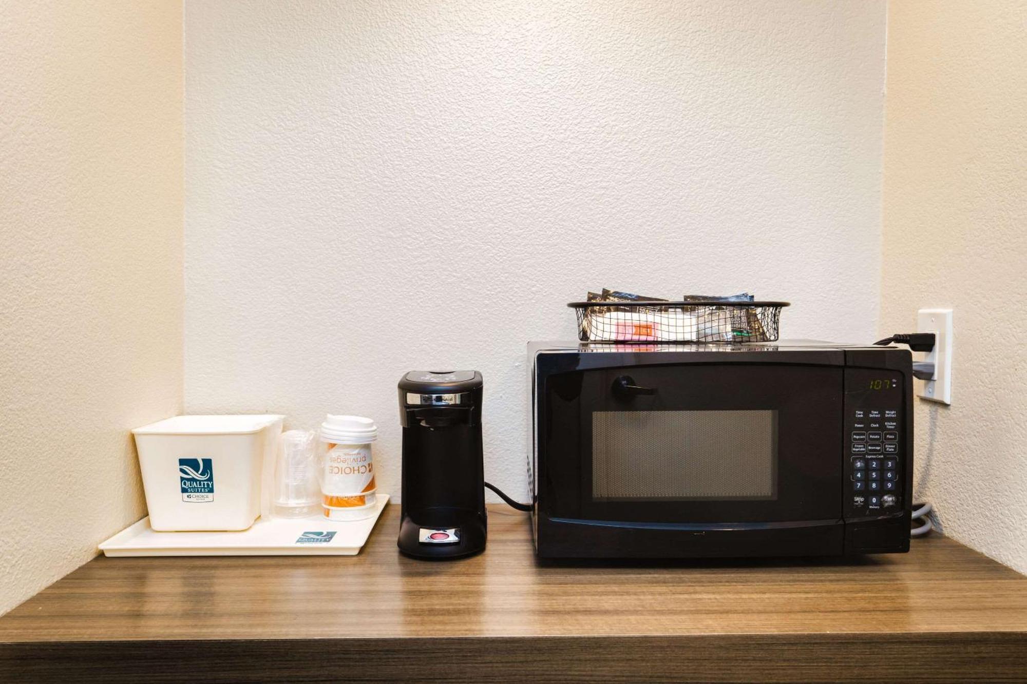Quality Suites Houston Hobby Airport Экстерьер фото