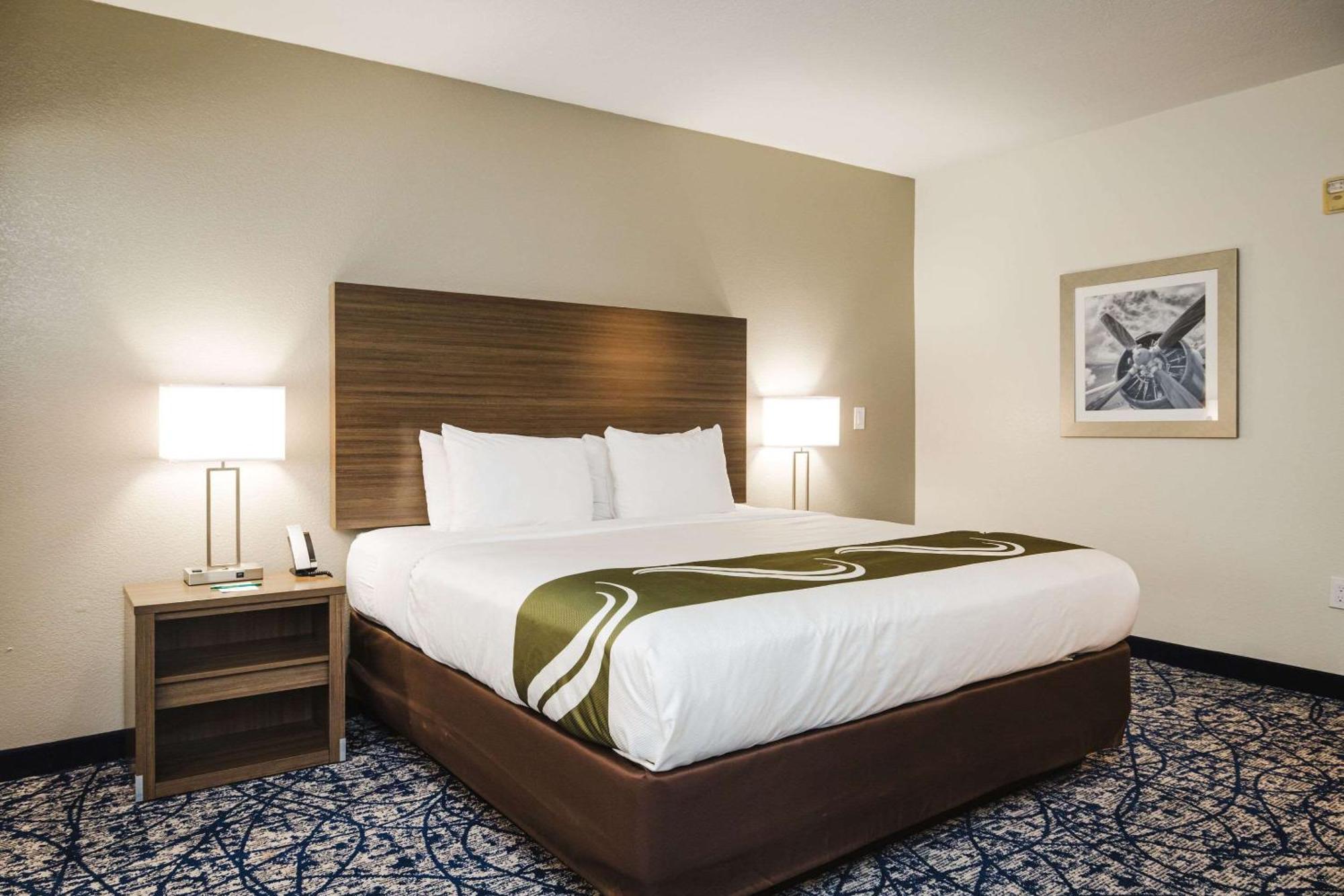 Quality Suites Houston Hobby Airport Экстерьер фото