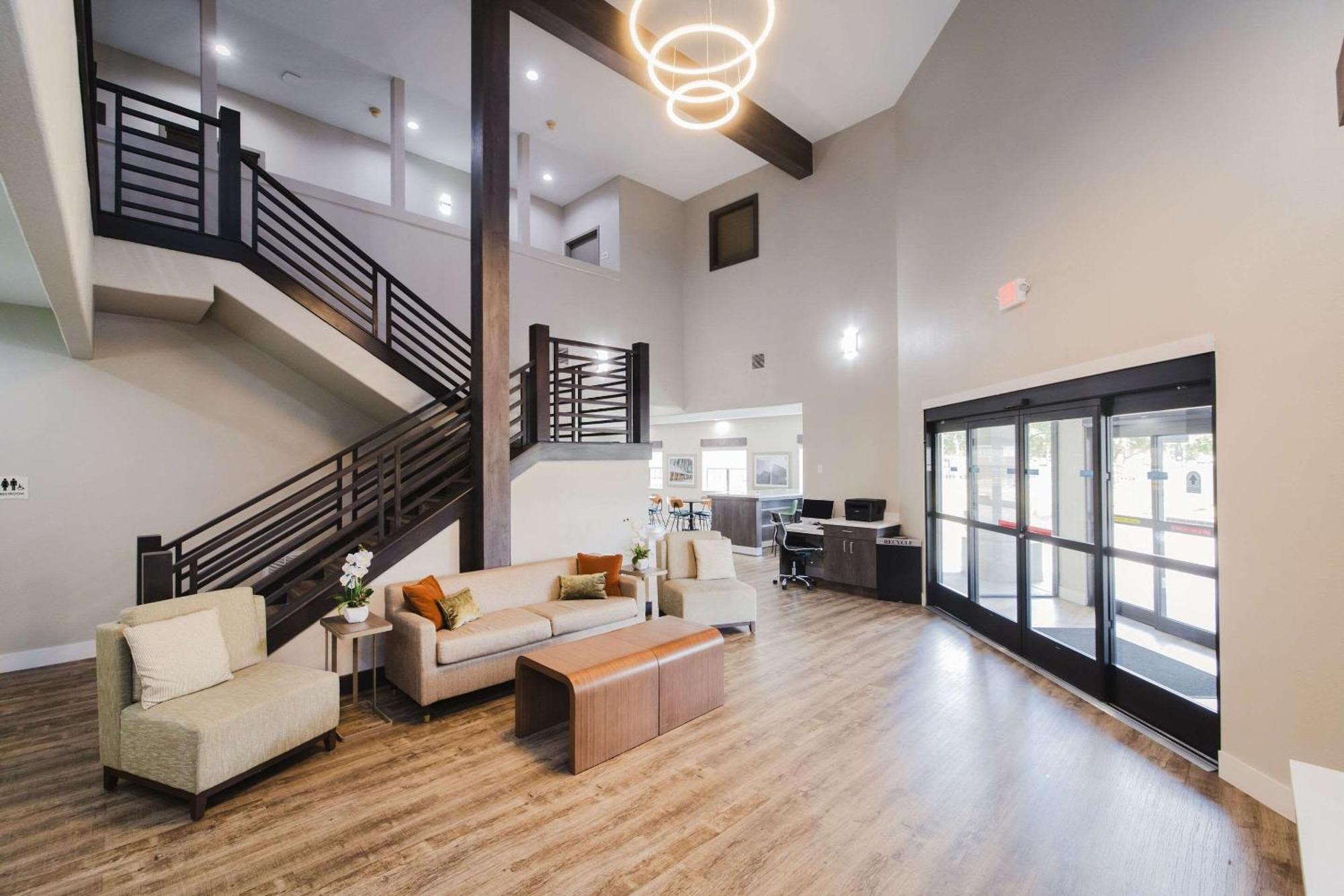 Quality Suites Houston Hobby Airport Экстерьер фото