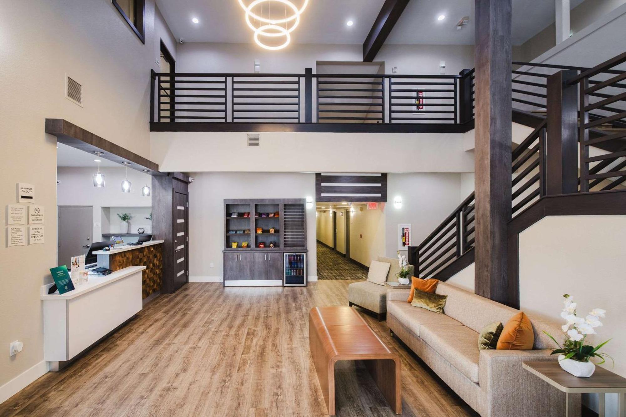 Quality Suites Houston Hobby Airport Экстерьер фото