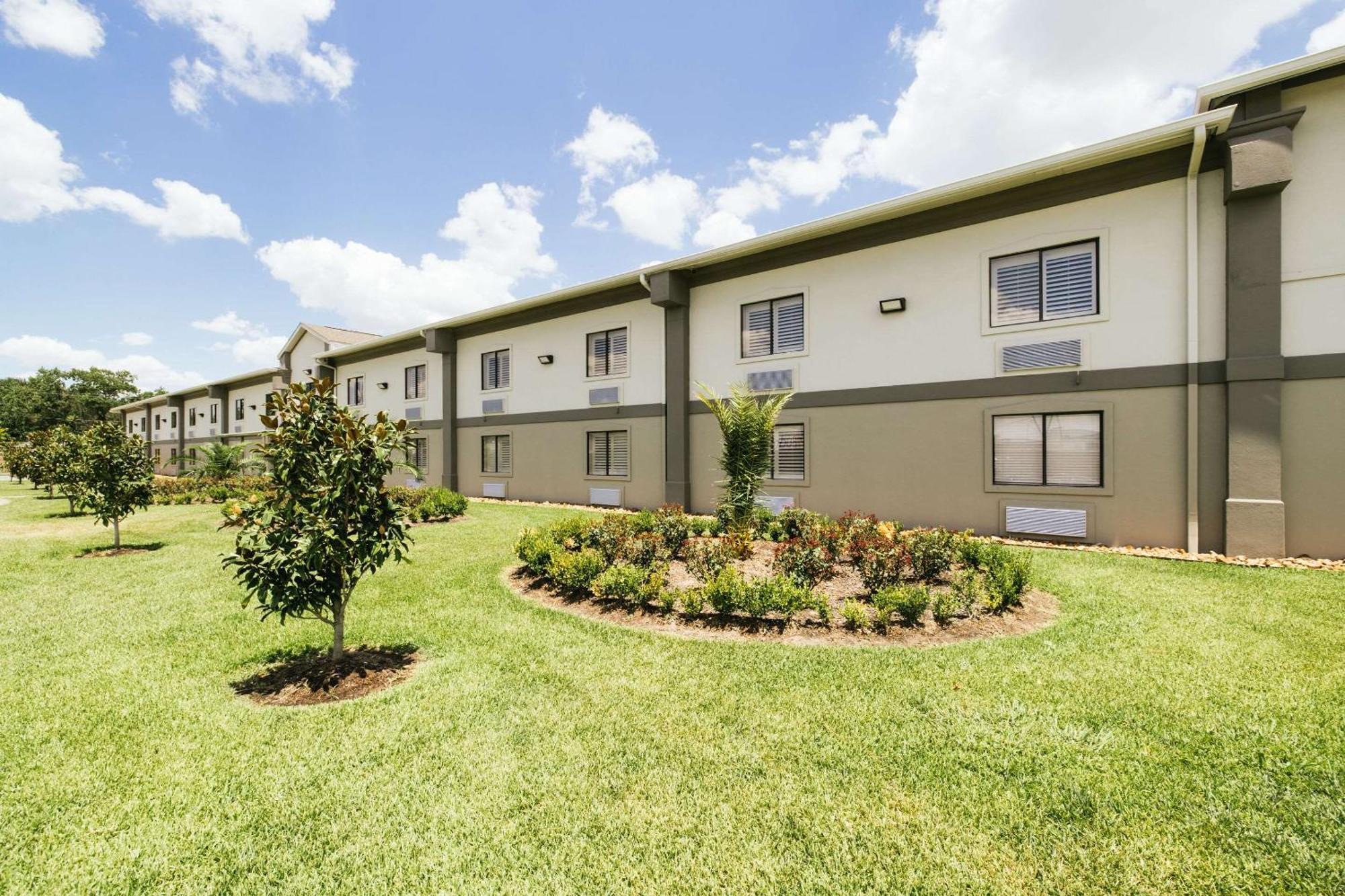 Quality Suites Houston Hobby Airport Экстерьер фото