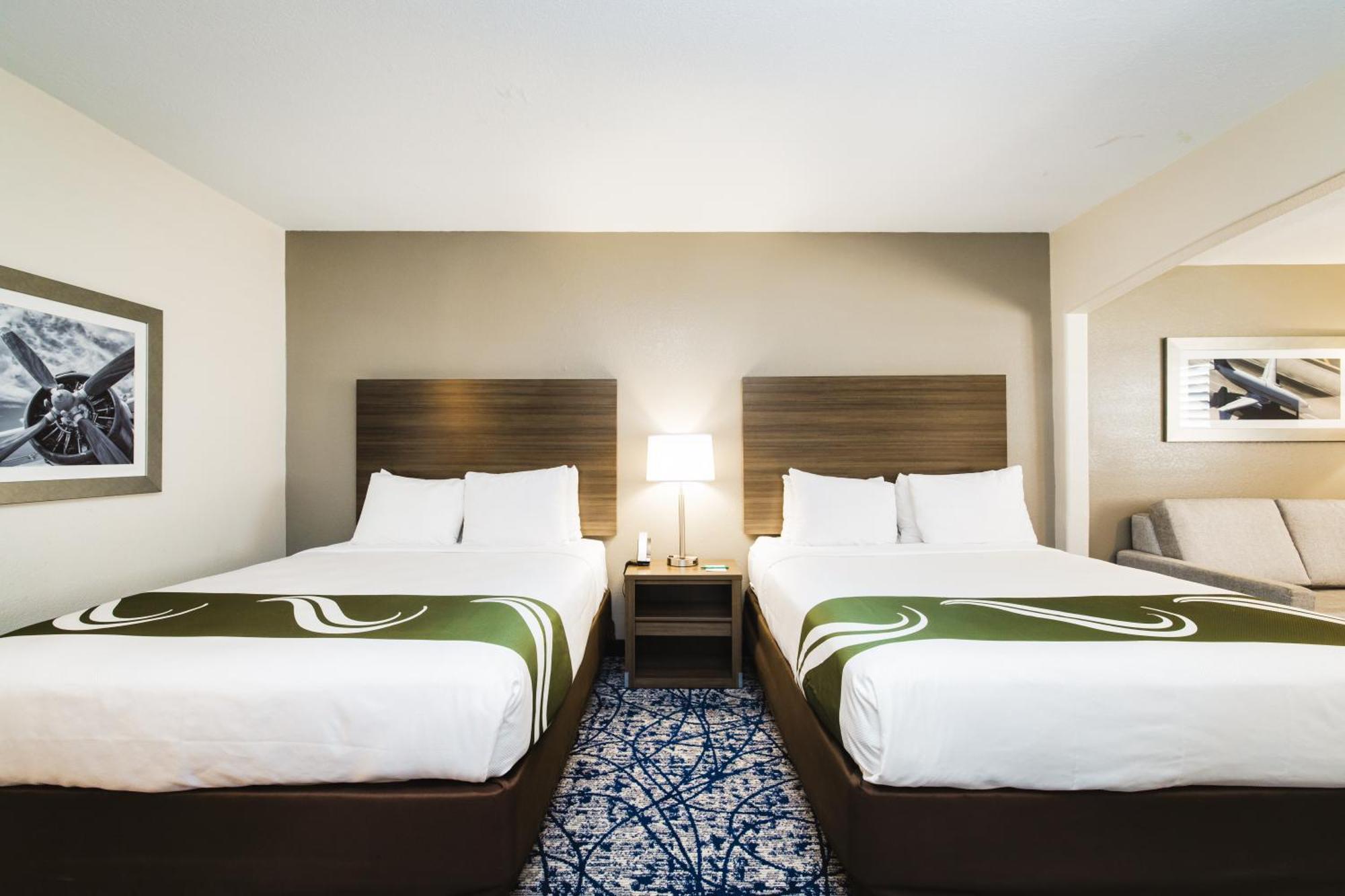 Quality Suites Houston Hobby Airport Экстерьер фото