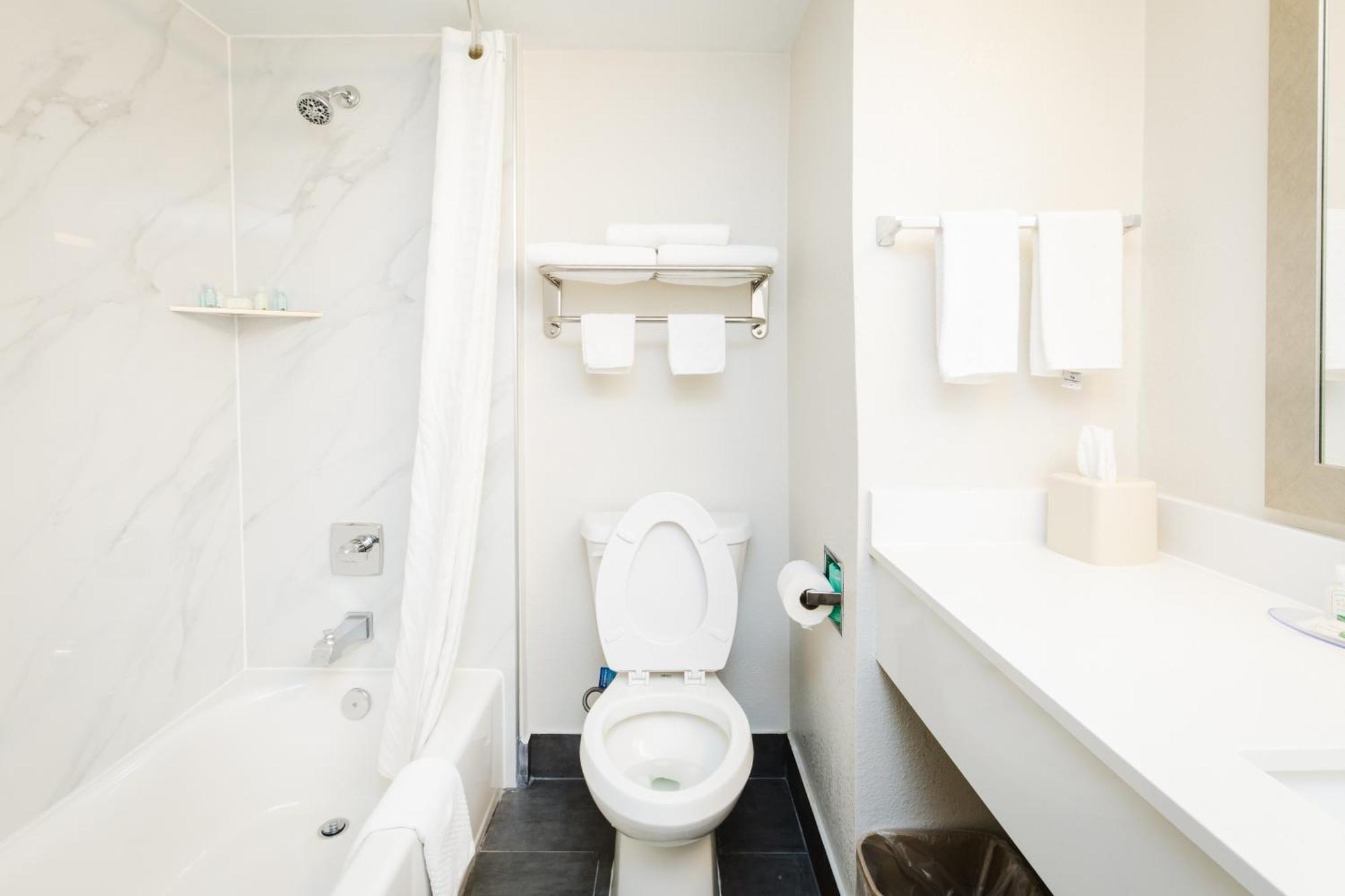Quality Suites Houston Hobby Airport Экстерьер фото