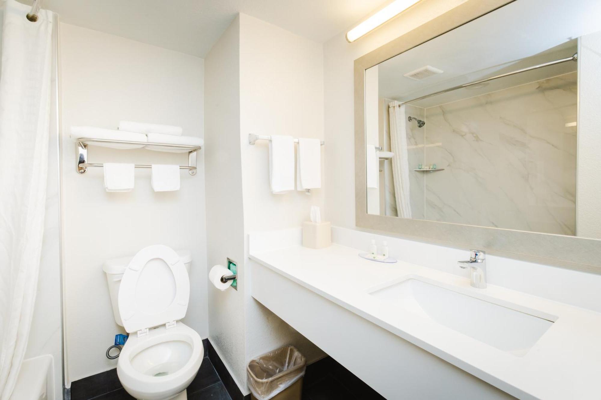 Quality Suites Houston Hobby Airport Экстерьер фото