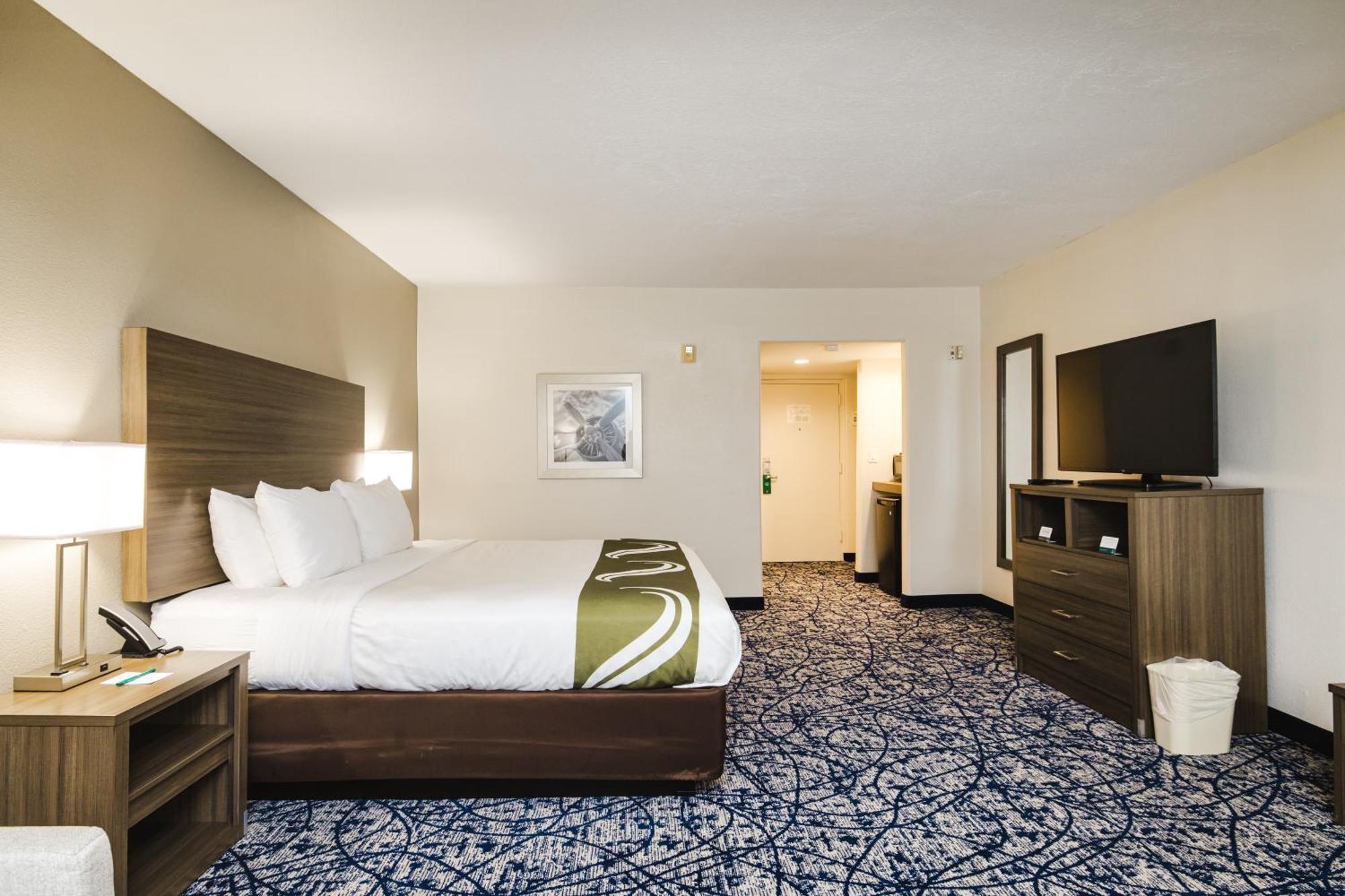 Quality Suites Houston Hobby Airport Экстерьер фото