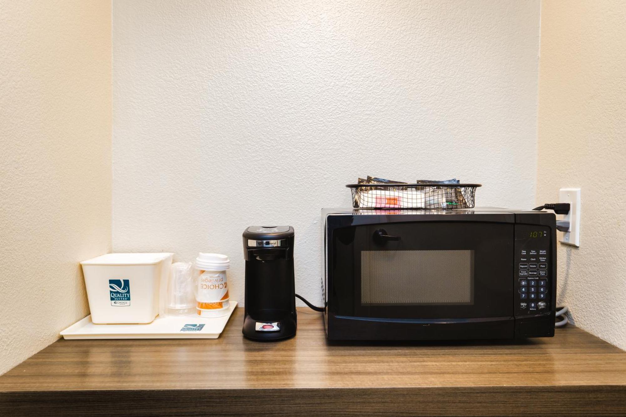Quality Suites Houston Hobby Airport Экстерьер фото