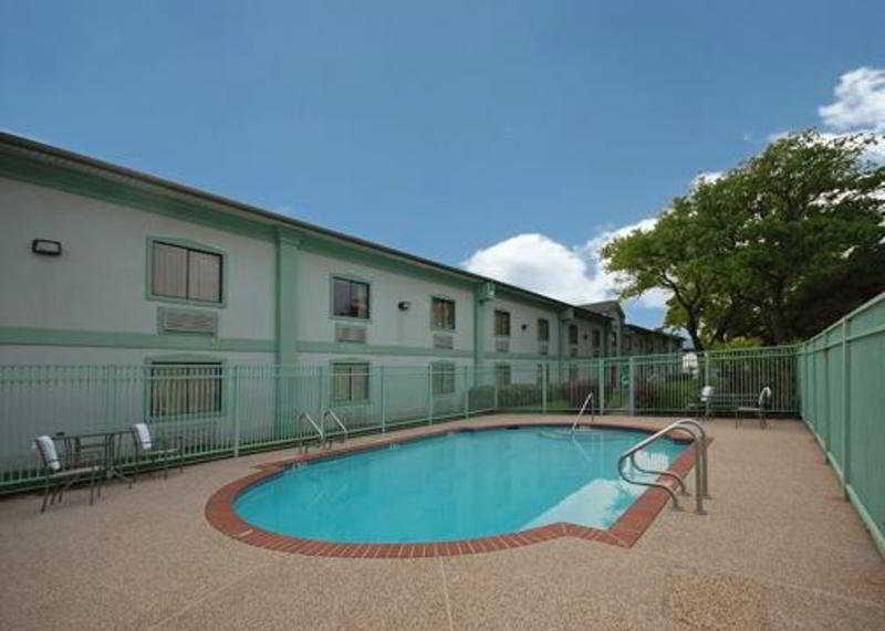 Quality Suites Houston Hobby Airport Экстерьер фото