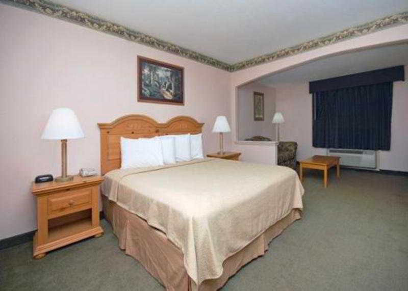 Quality Suites Houston Hobby Airport Номер фото